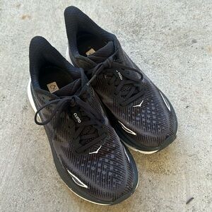 HOKA Clifton 9 women’s sneakers size 7.5
